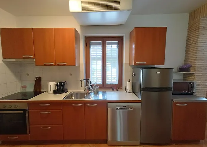 Apartment Parenzana, Little Row House With Big Green Yard In Central Istria