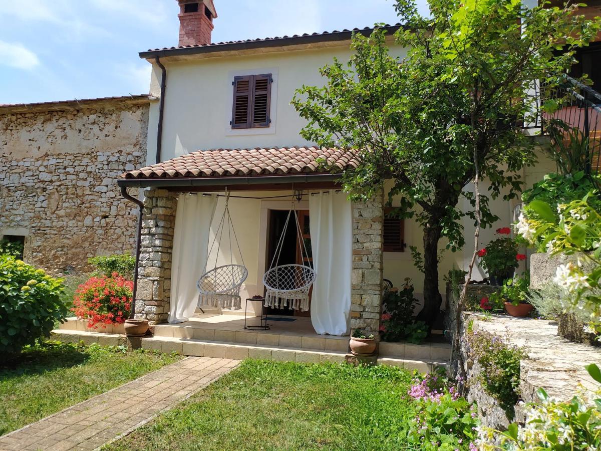Parenzana, Little Row House With Big Yard In Istria Rakotule