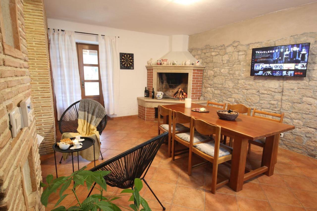 Parenzana, Little Row House With Big Yard In Istria