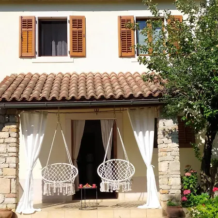 Apartment Parenzana, Little Row House With Big Green Yard In Central Istria Rakotule Exterior photo