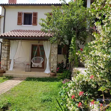 Apartment Parenzana, Little Row House With Big Green Yard In Central Istria Rakotule Exterior photo