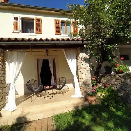 Apartment Parenzana, Little Row House With Big Green Yard In Central Istria Rakotule Exterior photo