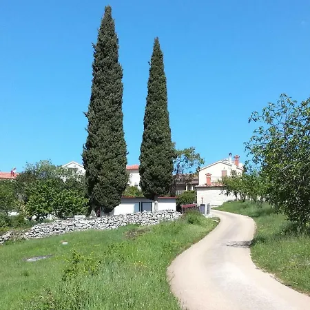 Apartment Parenzana, Little Row House With Big Green Yard In Central Istria Rakotule Exterior photo