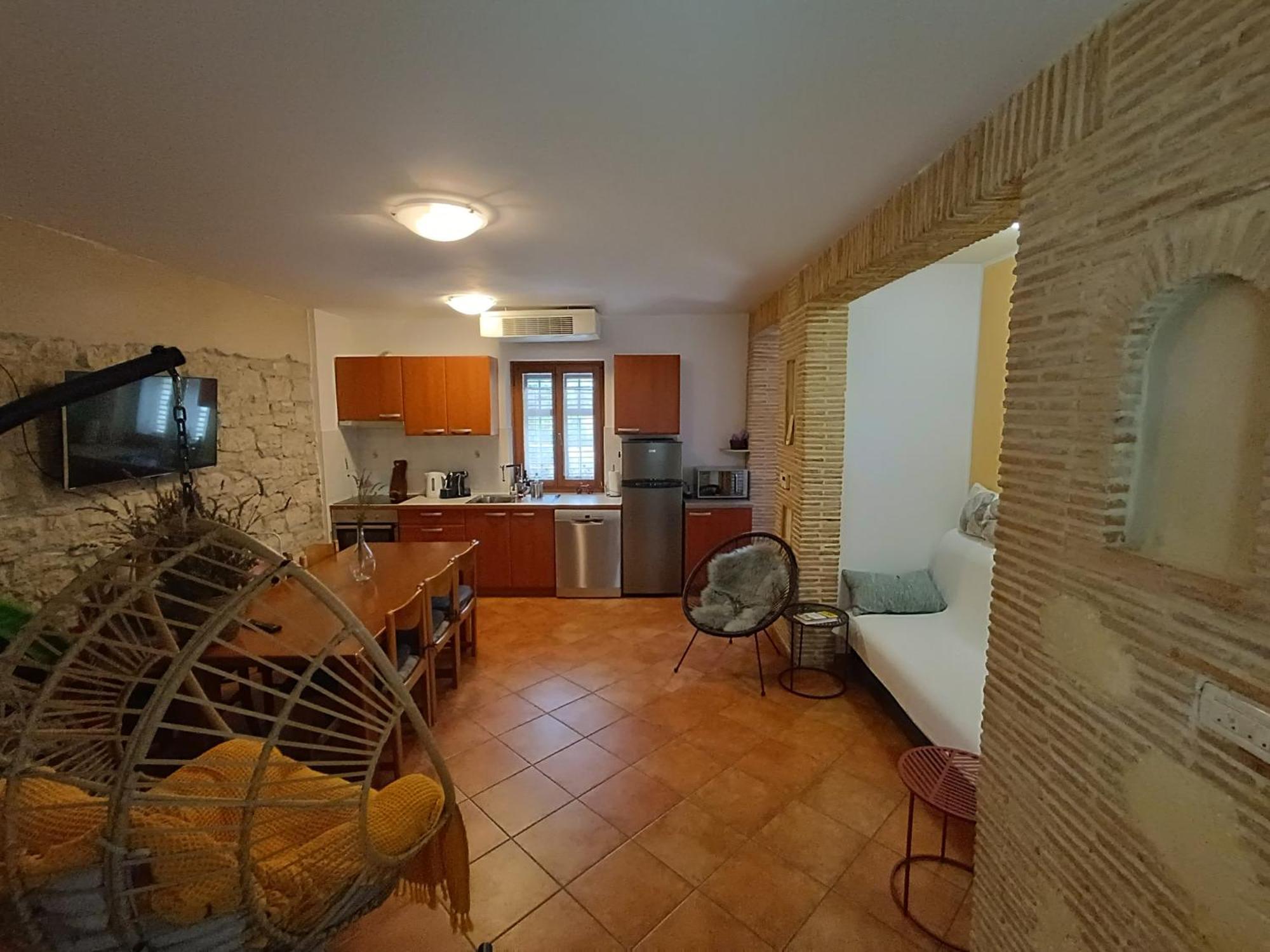 Apartma Parenzana, Little Row House With Big Yard In Istria
