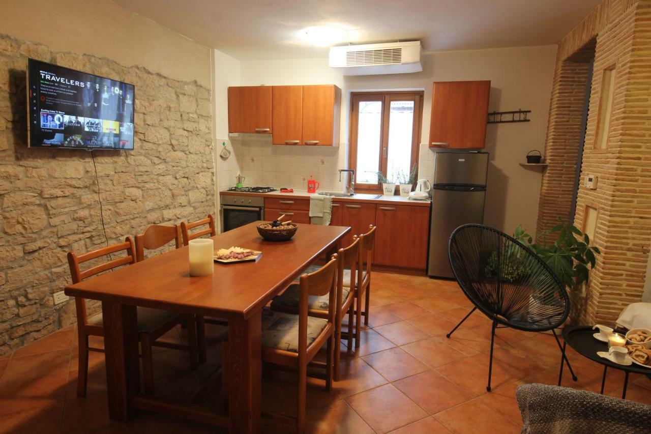Parenzana, Little Row House With Big Yard In Istria