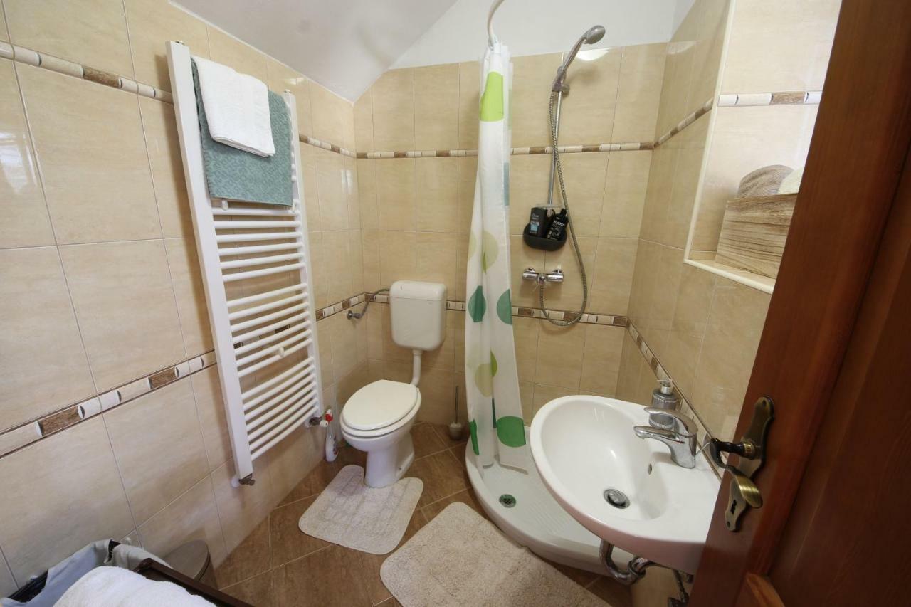 Parenzana, Little Row House With Big Yard In Istria Apartma *