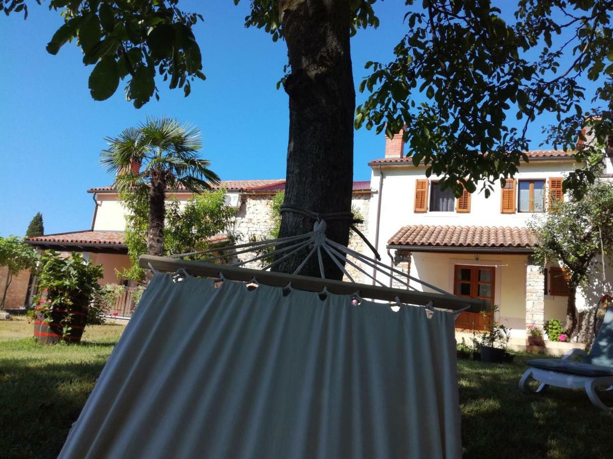 Parenzana, Little Row House With Big Yard In Istria