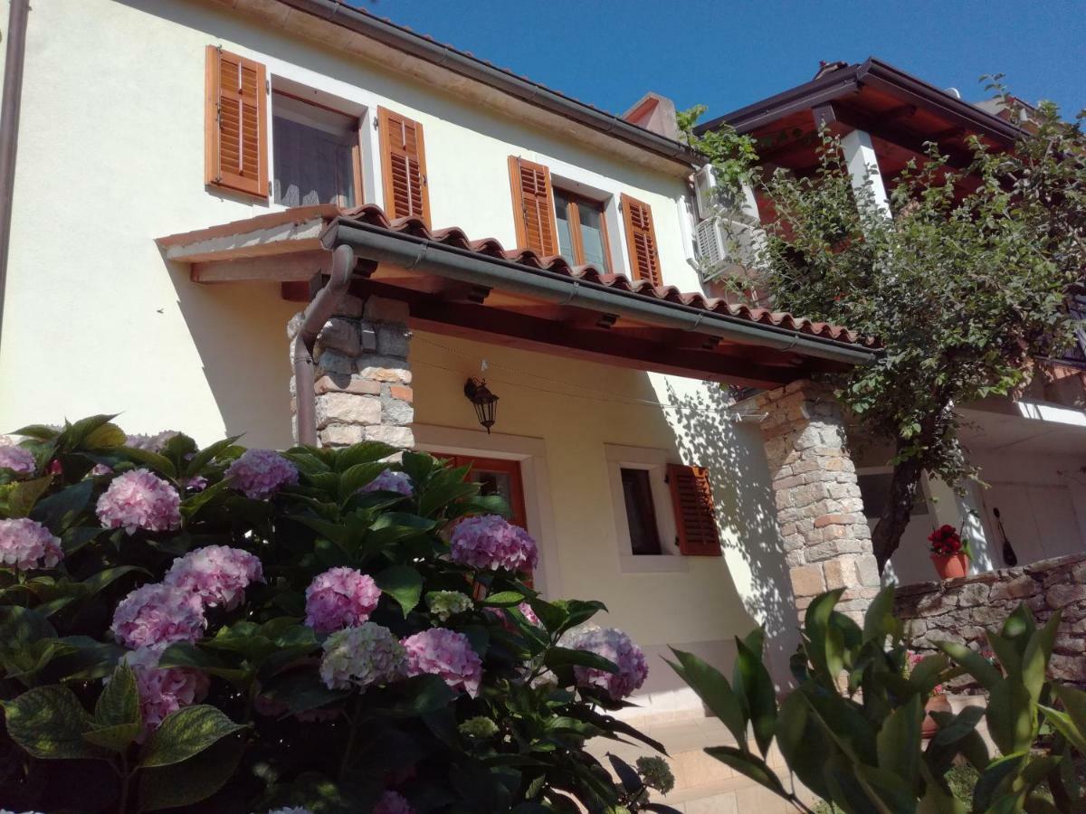 Parenzana, Little Row House With Big Yard In Istria