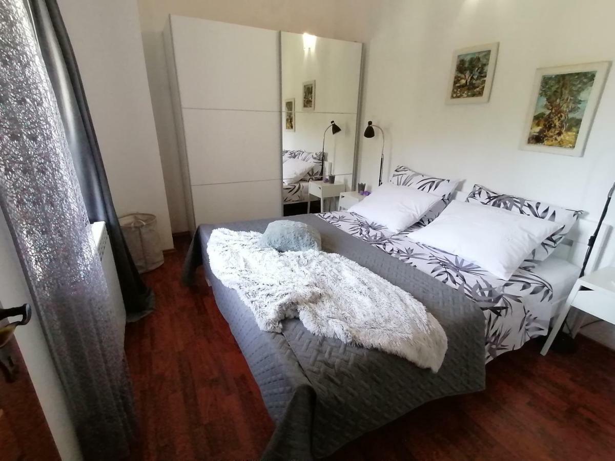Apartma Parenzana, Little Row House With Big Yard In Istria